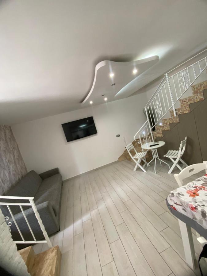 Daly Home Intero Appartamento Mugnano di Napoli Bagian luar foto